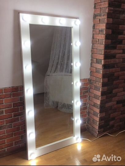 Зеркало напольное с подсветкой