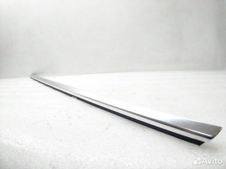 Молдинг двери задний правый Mercedes-Benz