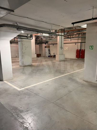 Машиноместо, > 30 м²