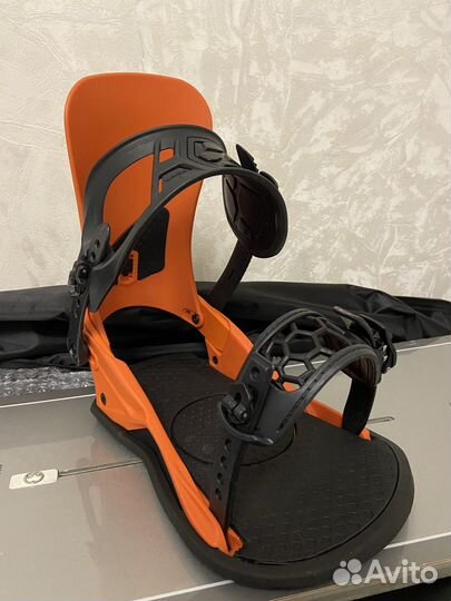 Крепления для сноуборда Union Strata Team hb