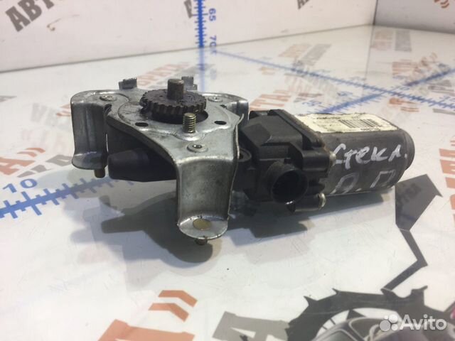 Моторчик стеклоподъемника передний правый Прав