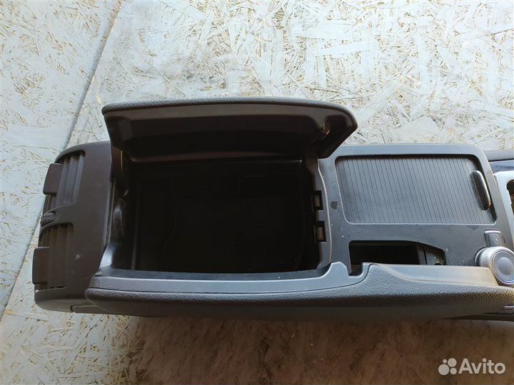 Подлокотник Mercedes C-Class W204