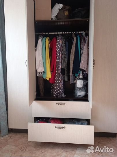 Шкаф для платья и постельного белья