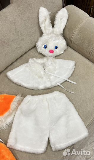 Новогодние костюмы зайчика и лисички