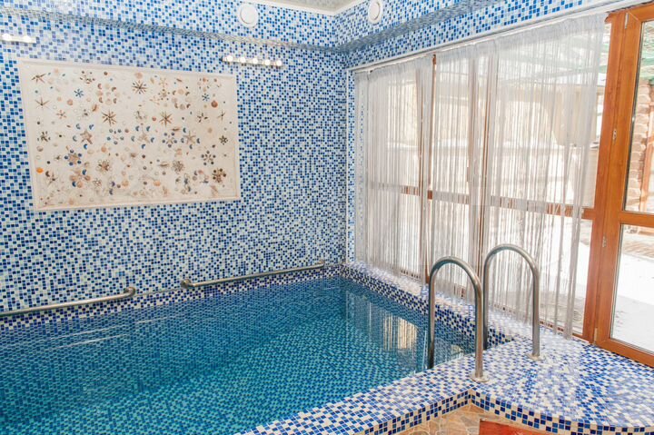 Коттедж 300 м² на участке 8 сот.