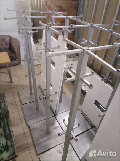 Стойка для одежды