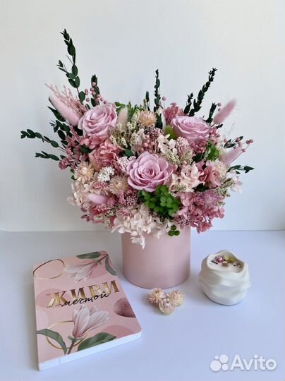 Букет в шляпной коробке, не завянет