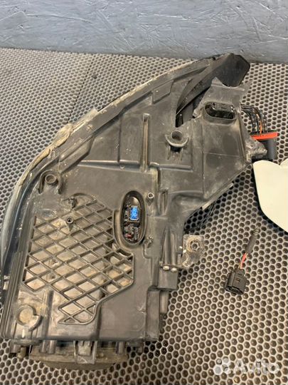 Фара ксеноновая передняя правая Volkswagen Golf R