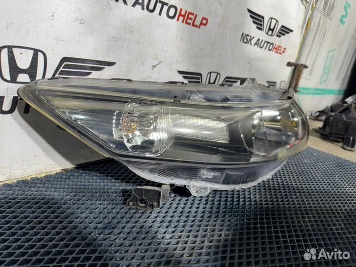 Фара ксеноновая правая Honda Accord CW2 K24A 2009