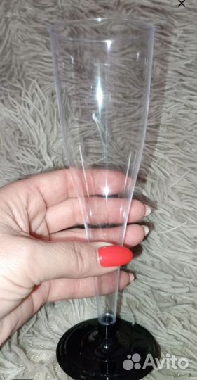 Одноразовые пластиковые бокалы