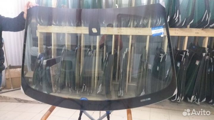 Лобовое стекло на Форд Мондео