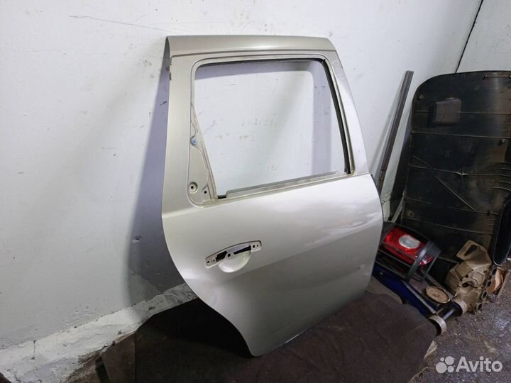 Дверь задняя правая Renault Duster