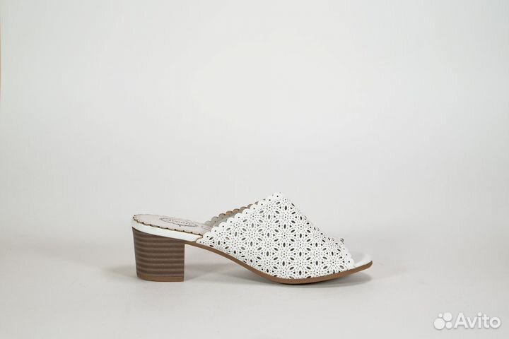Босоножки белые 39