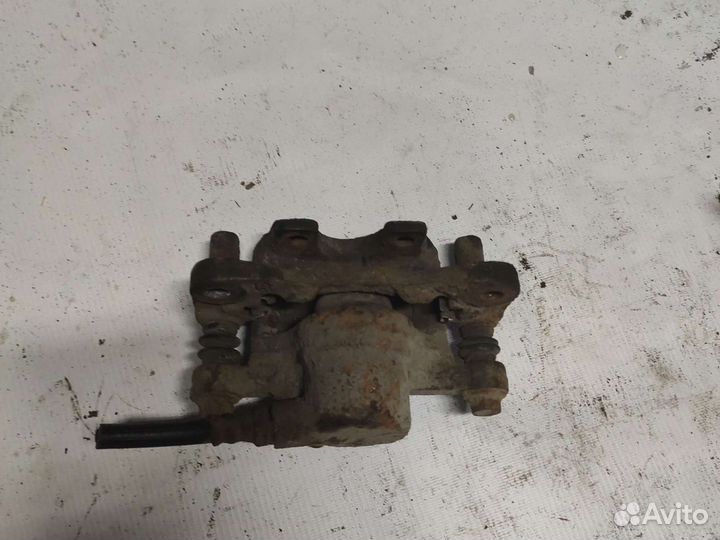 Суппорт задний левый Митсубиси Лансер 9