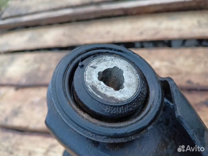 Рычаг подвески передний правый Renault Symbol 1