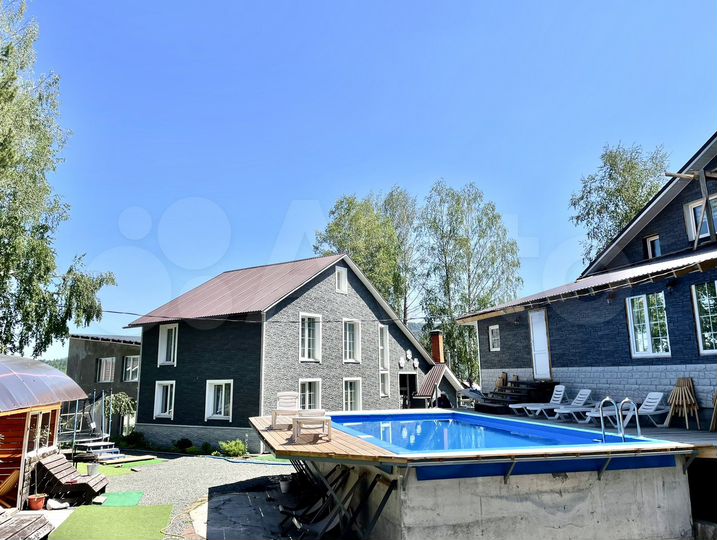 Коттедж 200 м² на участке 13 сот.