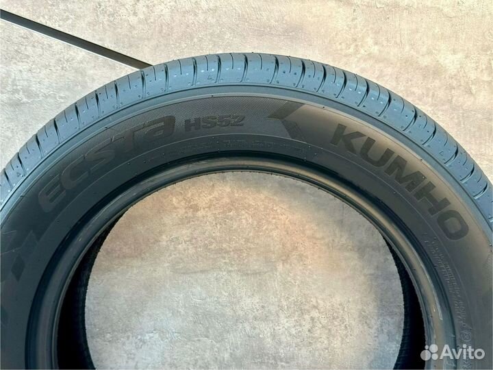 Kumho Ecsta HS52 235/45 R18