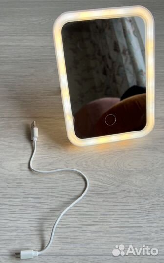 Настольное зеркало с подсветкой