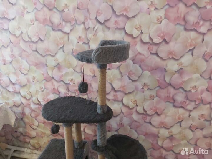 Кошачий домик с когтеточкой