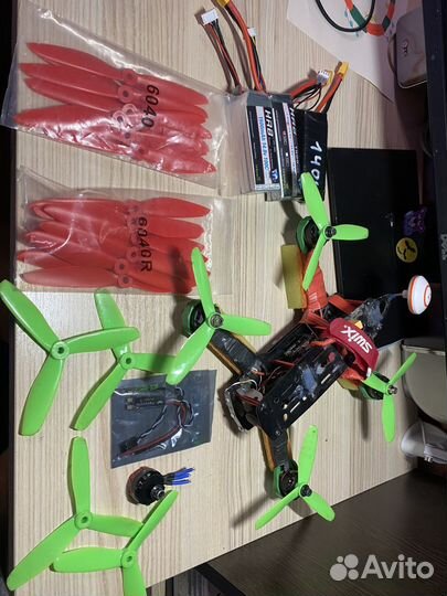 Гоночный квадрокоптер FPV