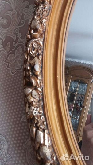 Старинное настенное зеркало