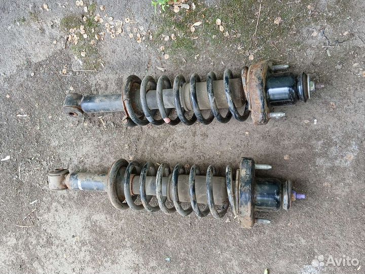 Амортизаторы задние Mitsubishi Outlander 3