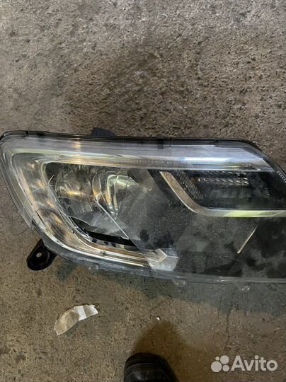 Продам фару Renault Logan