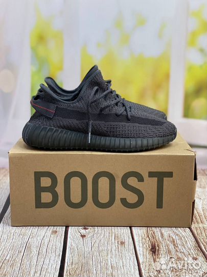 Кроссовки Adidas Yeezy boost 350 v2 В Чёрном цвете