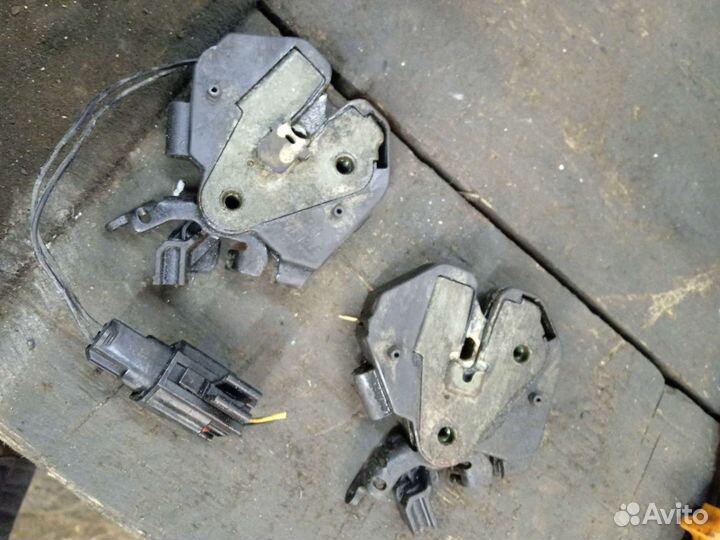 Замок капота Вольво Хс90