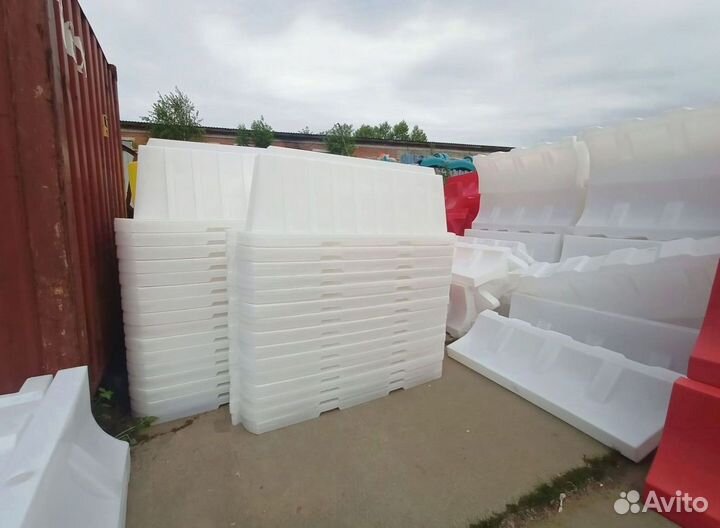 Дорожные боны, барьеры, ограждения