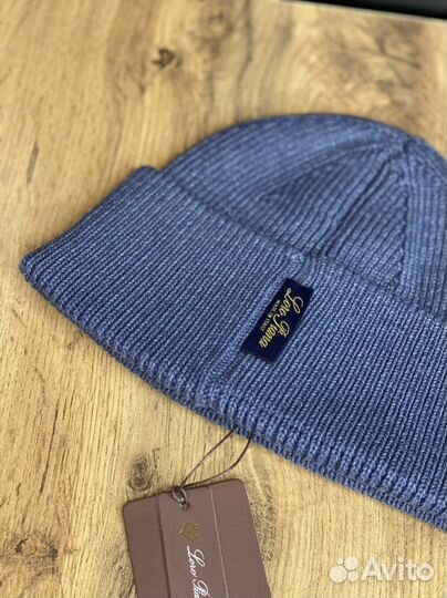 Шапка L O R O P I A N A