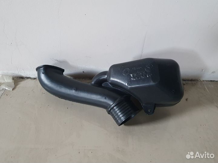 Воздуховод радиатора левый от Skoda Rapid 1 2012