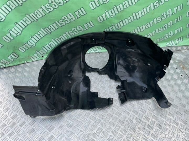 Подкрылок передний правый Mercedes-Benz C-Class