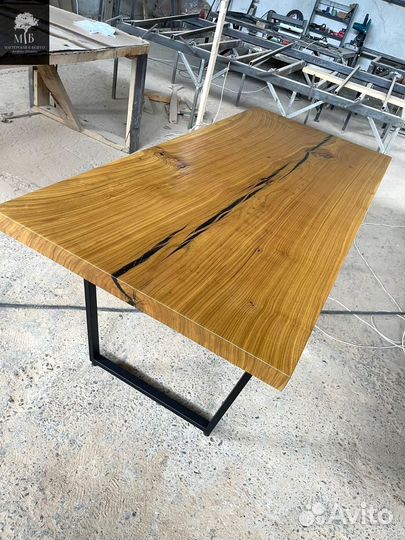 Стол из дерева