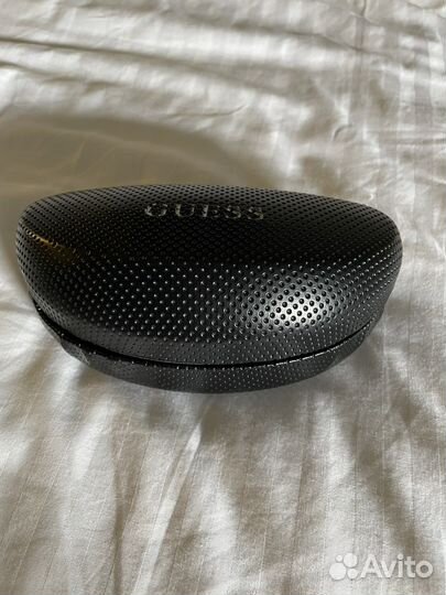 Солнцезащитные очки женские Guess