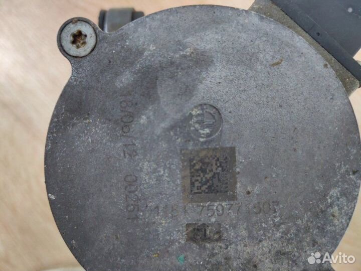 Помпа Bmw 3 F30 N20B20 2012