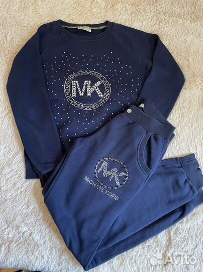 Костюм спортивный