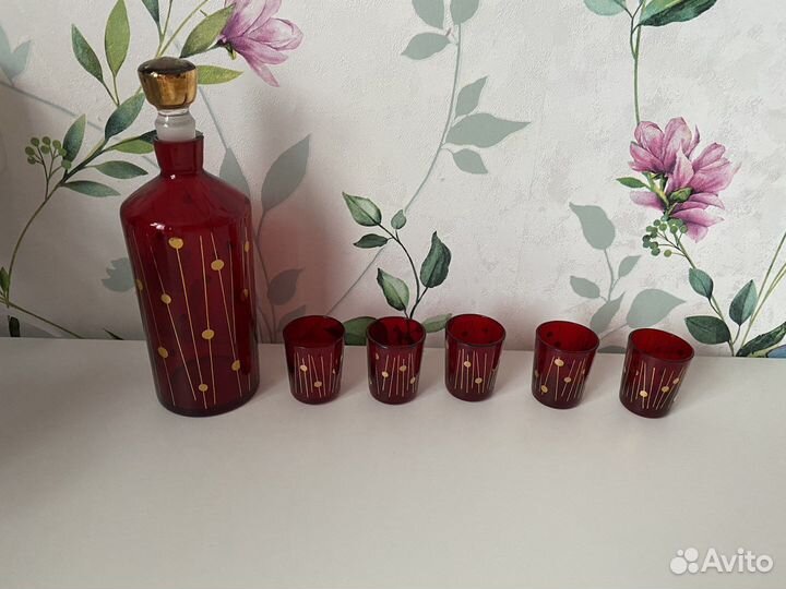 Графин со стопками. Марганцевое. Рубиновое стекло