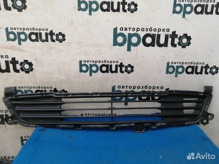 Решетка переднего бампера 6402A233 Mitsubishi