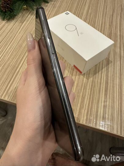 Xiaomi Mi 9 SE, 6/64 ГБ