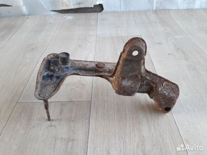 Кронштейн компрессора подвески Mercedes W220