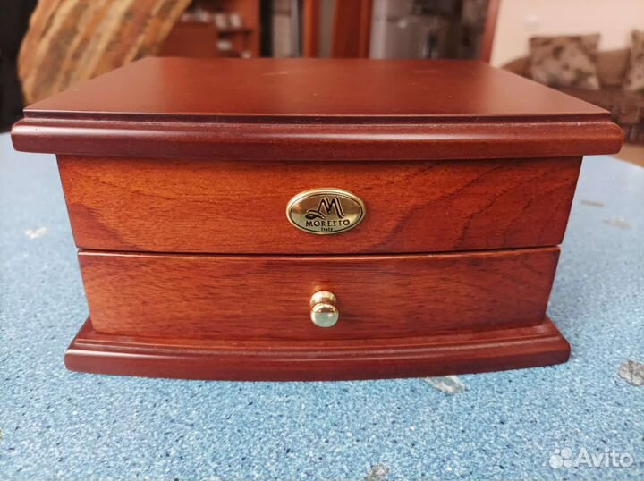 Шкатулка для ювелирных украшений