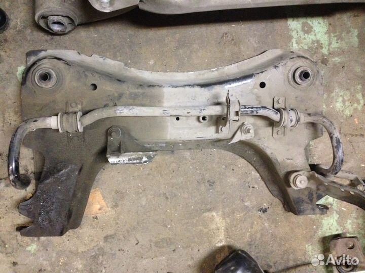 Подрамник передний Ниссан Тиида