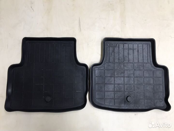 Задние коврики,перемычка Octavia A7