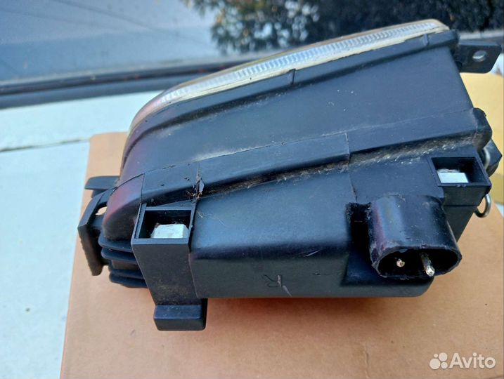 Подфарник бмв Е39 правый