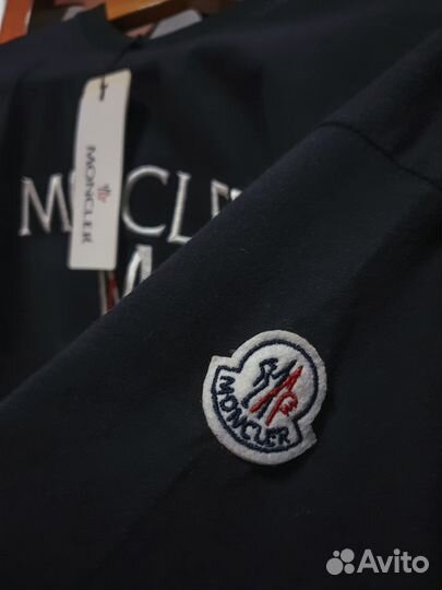 Футболка Moncler: акцент на вашем стиле