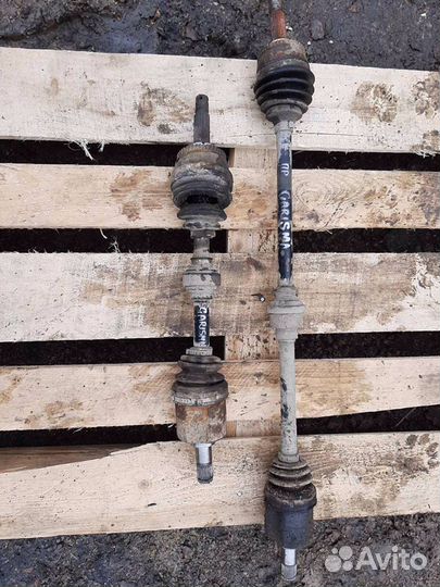 Привод правый левый 1.6 АКПП каризма carisma