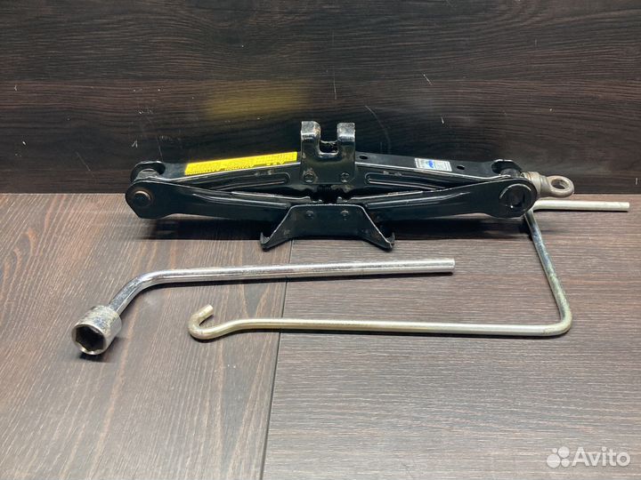 Домкрат Lexus GS GS3 GS4 IS IS3 ES LS3 LS4 RX3 RX4