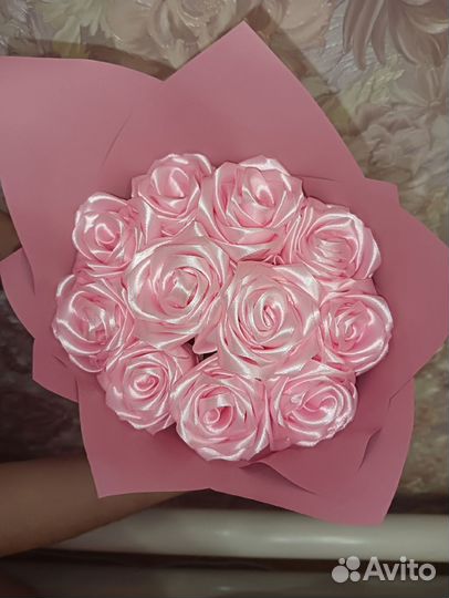 Розы из атласных лент