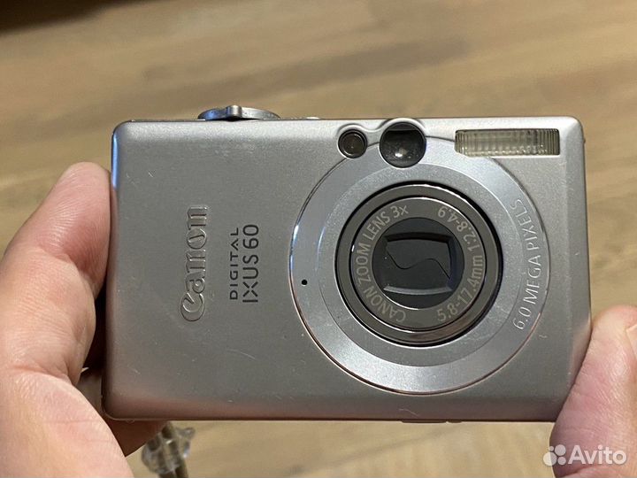 Компактный фотоаппарат canon